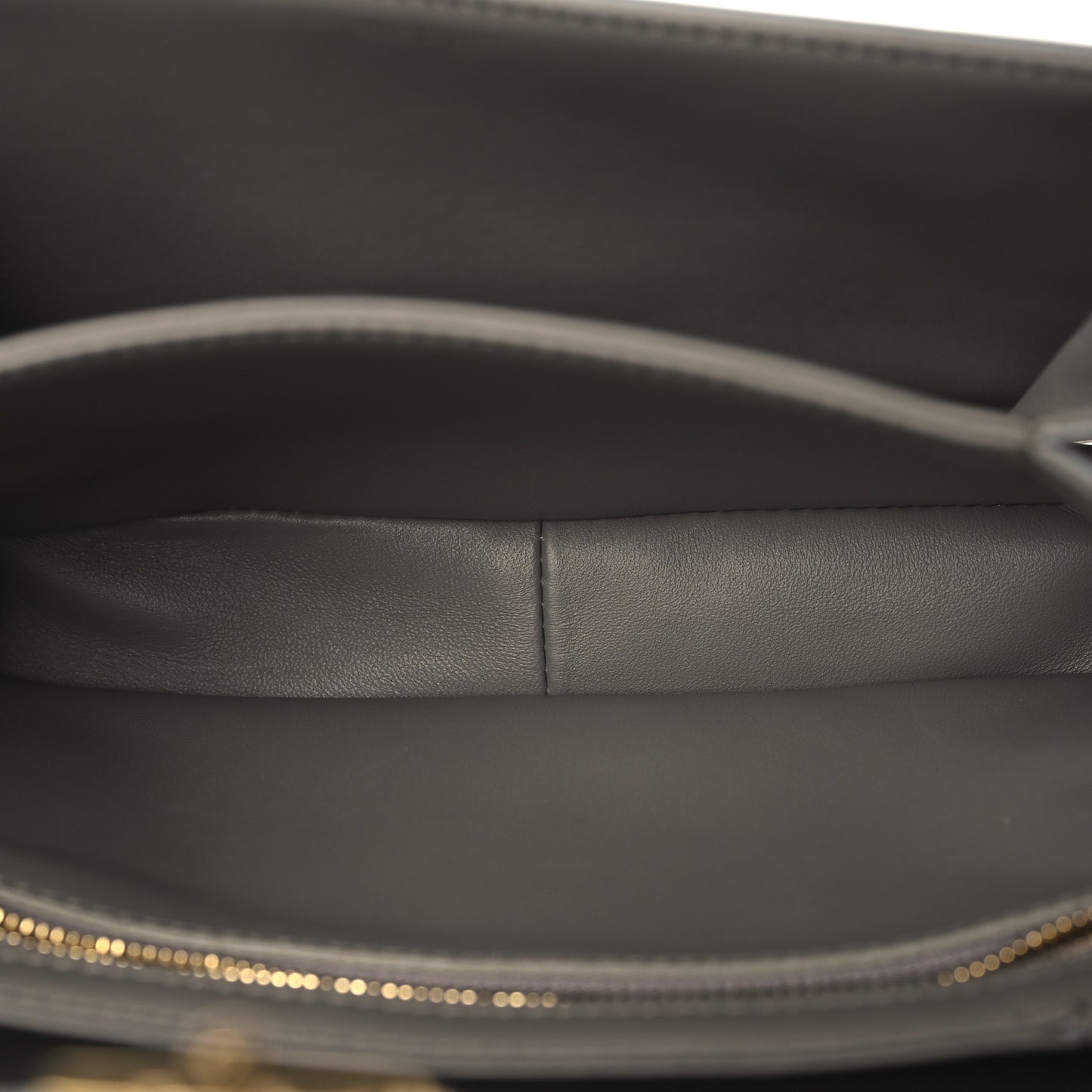 Shiny Calfskin Medium Triomphe Pebble