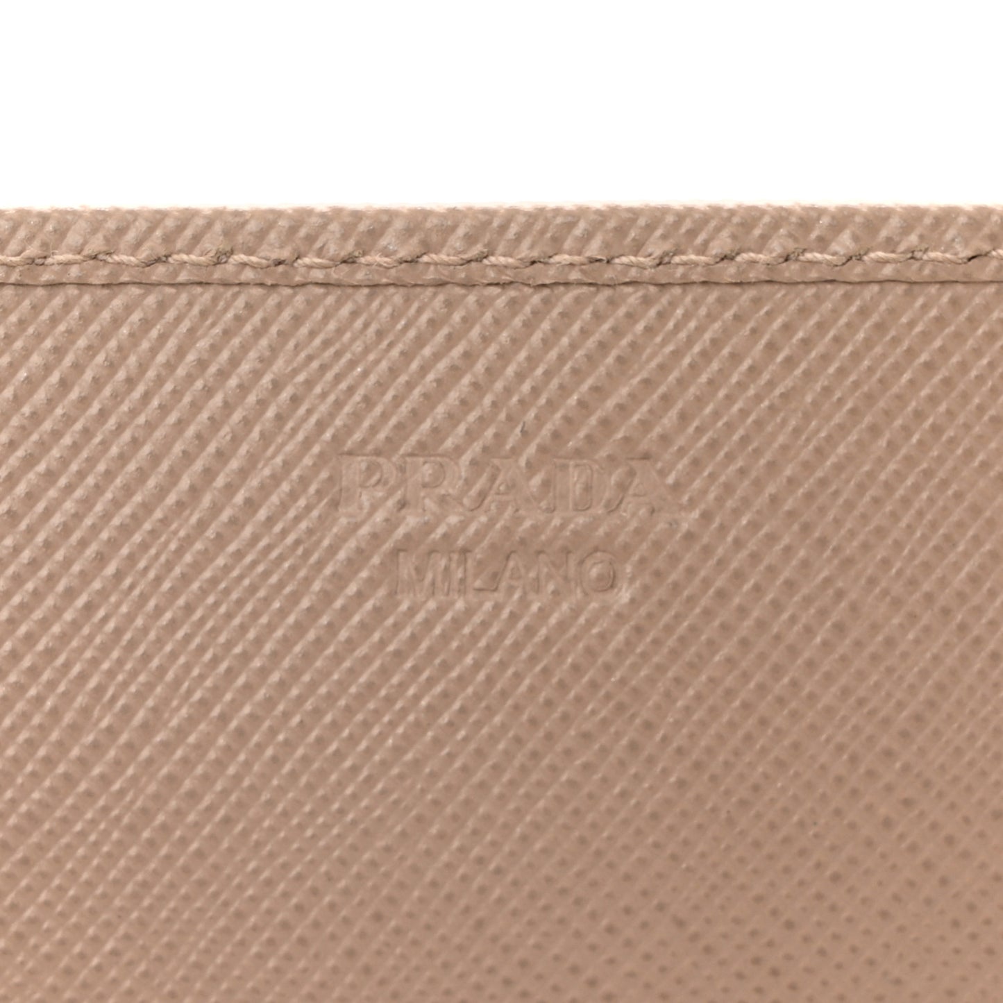 Saffiano Metal Oro Chain Wallet Cammeo
