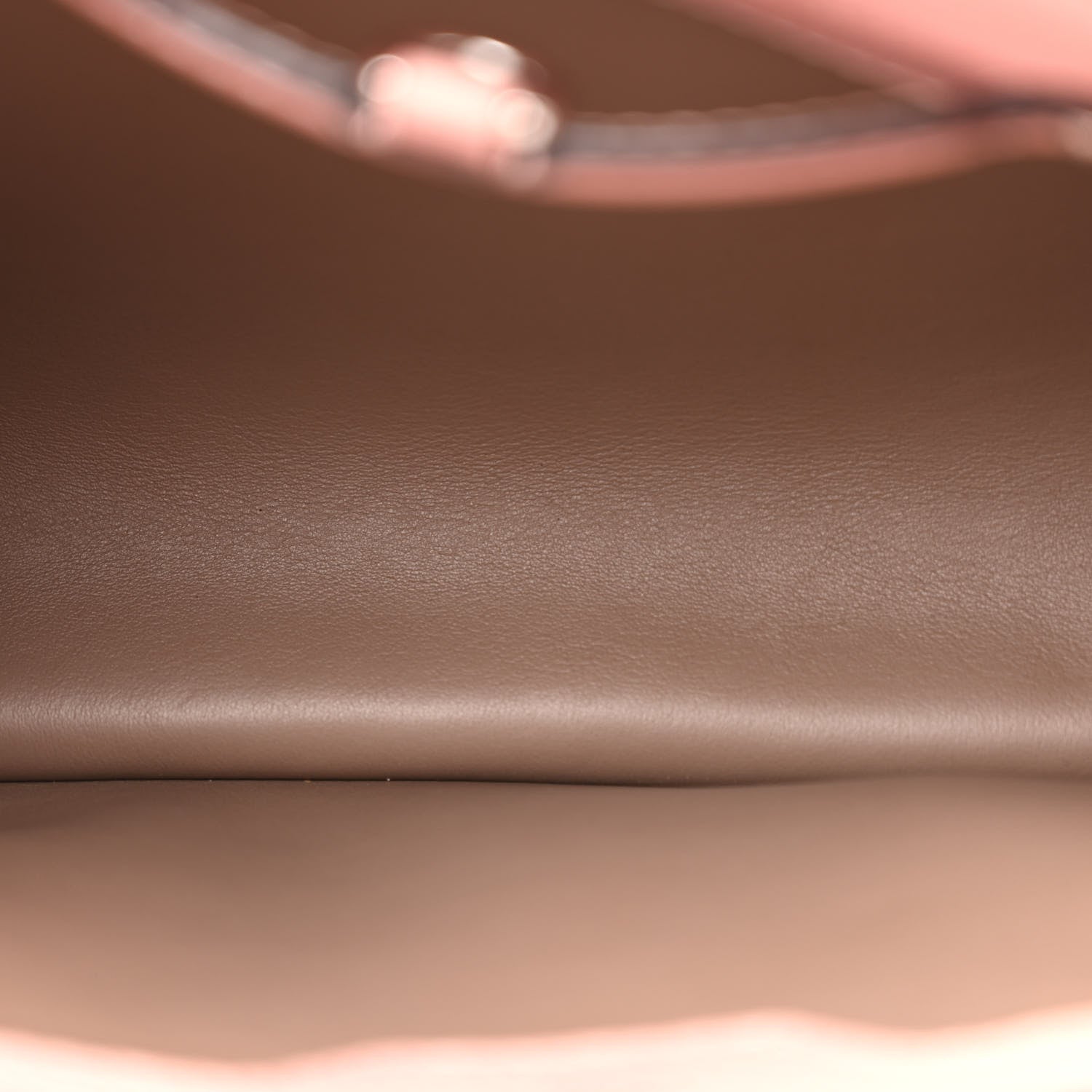 Louis Vuitton Taurillon Capucines PM Magnolia 5 of 10