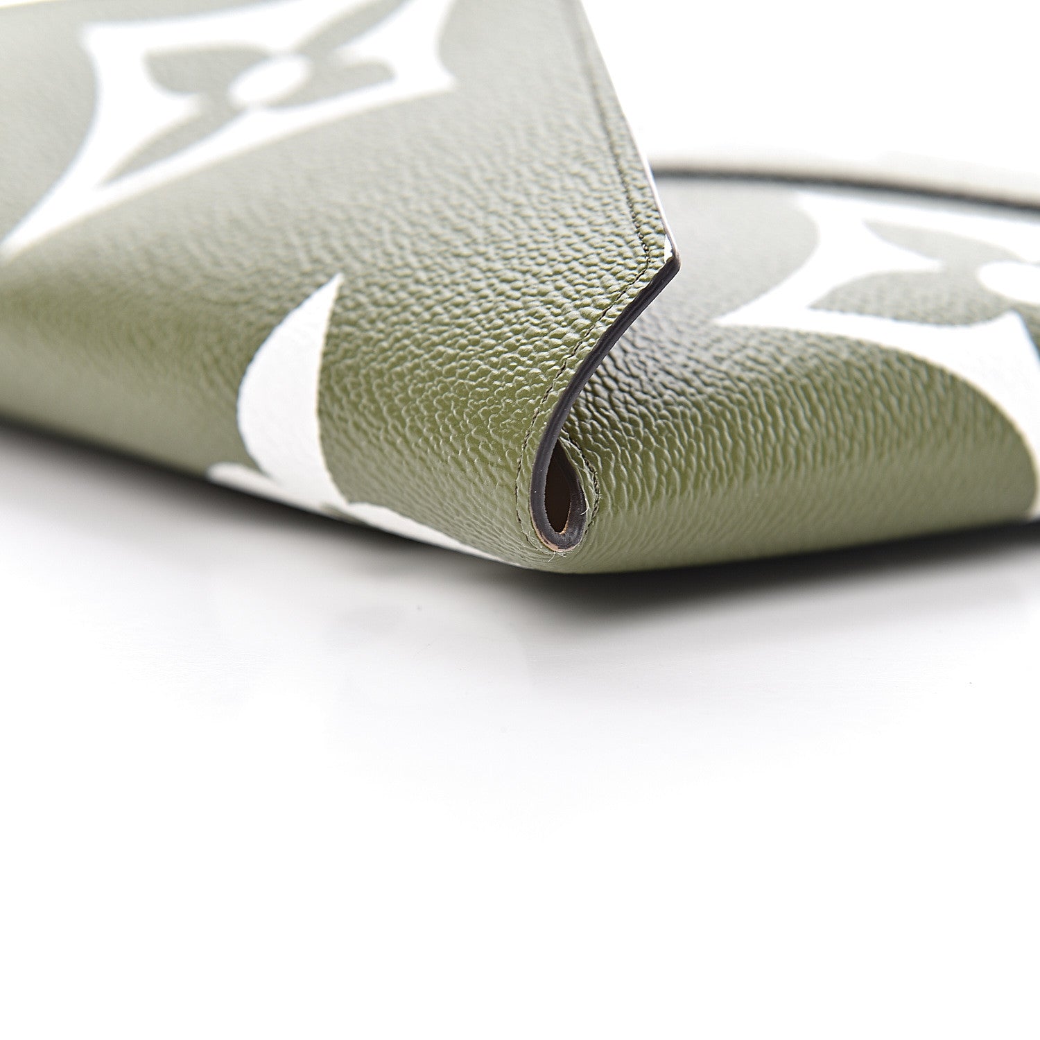 Louis Vuitton Monogram Giant Kirigami Pochette Set 19 of 22