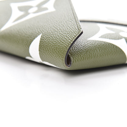 Louis Vuitton Monogram Giant Kirigami Pochette Set 19 of 22