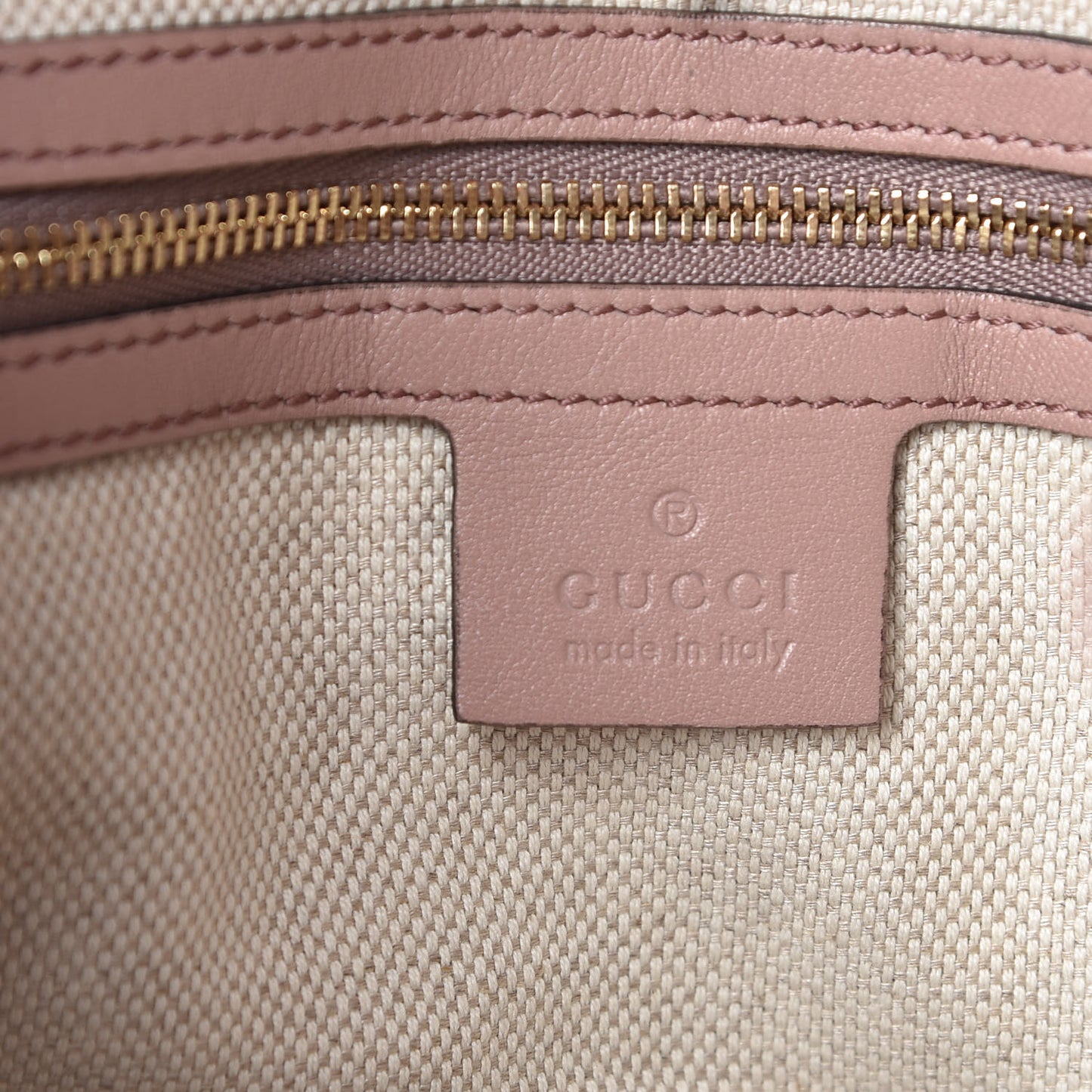 Patent Medium Soho Chain Shoulder Bag Dark Cipria
