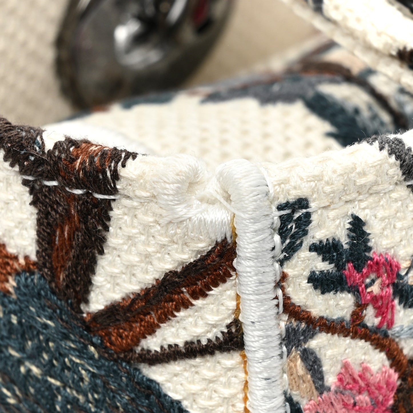 Canvas Embroidered Jardin D'Hive Medium Lady D-Lite Ecru Multicolor