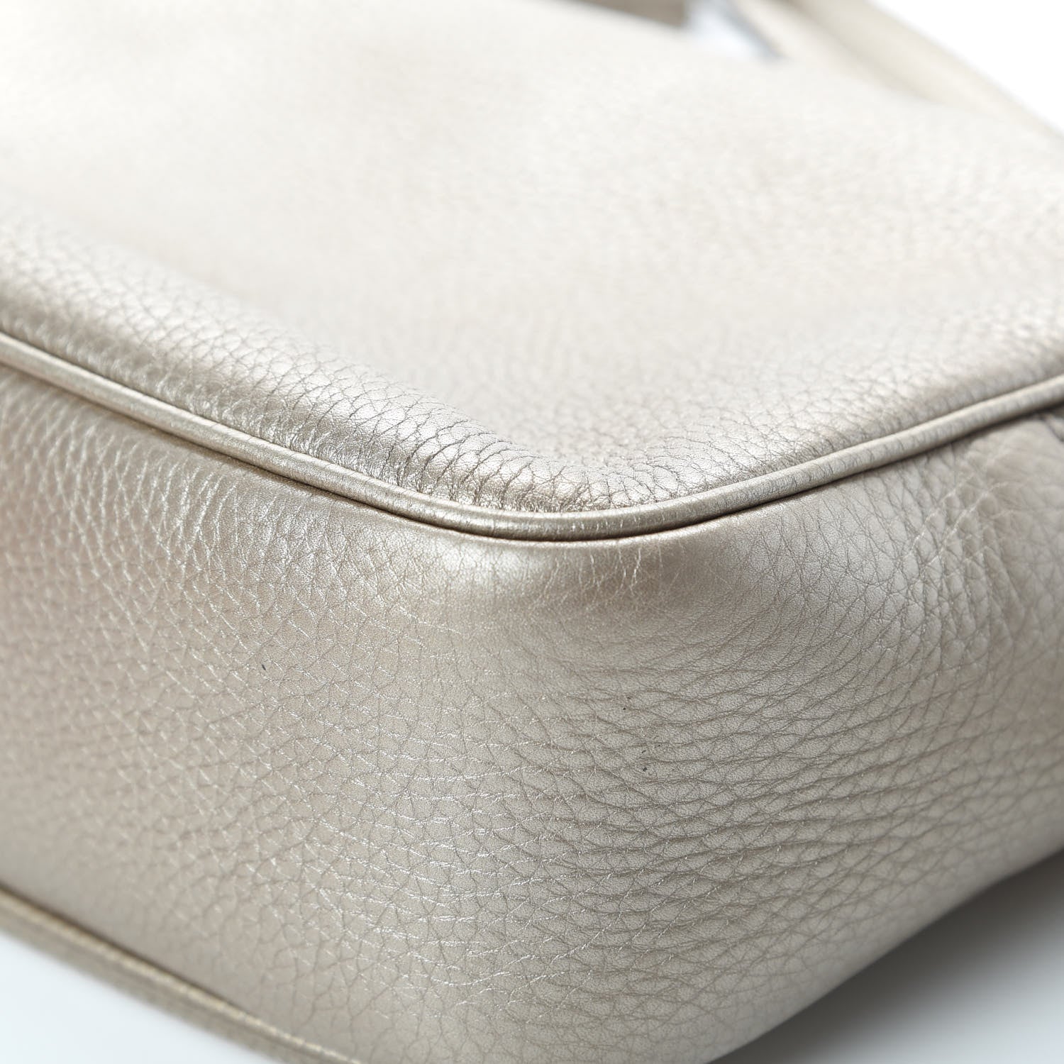 Gucci Metallic Pebbled Calfskin Small Soho Disco Bag Golden Beige 11 of 17