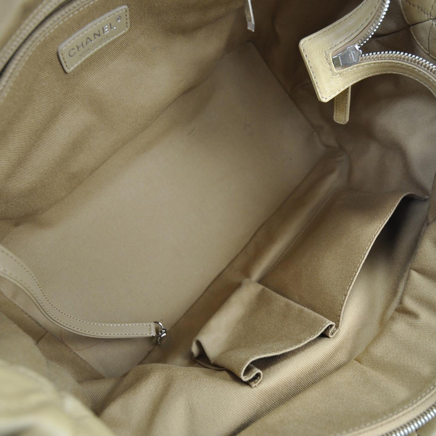 Leather VIP Medium Shopping Tote Beige and Black