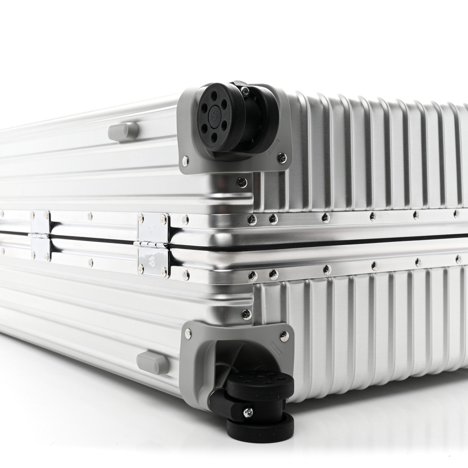 Rimowa Aluminum Classic Check-In M Silver 7 of 10