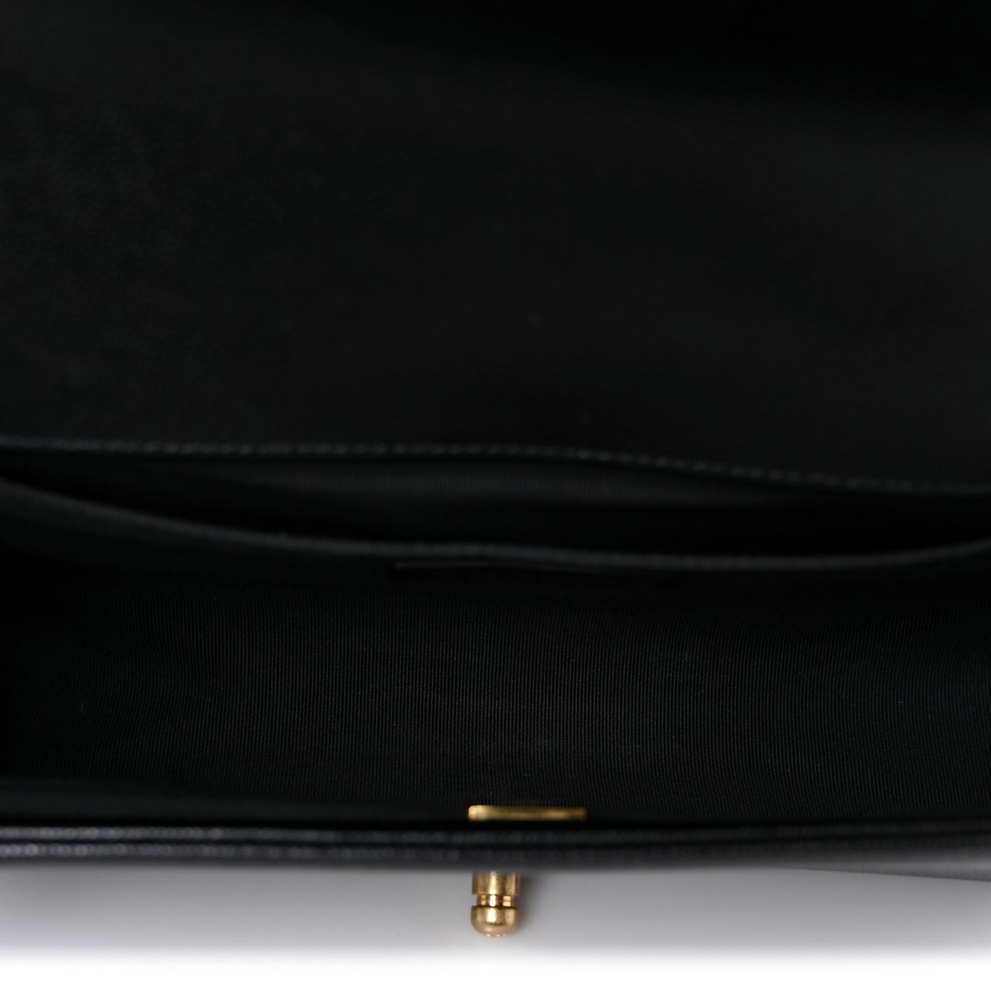 Caviar Quilted Medium Boy Flap Black