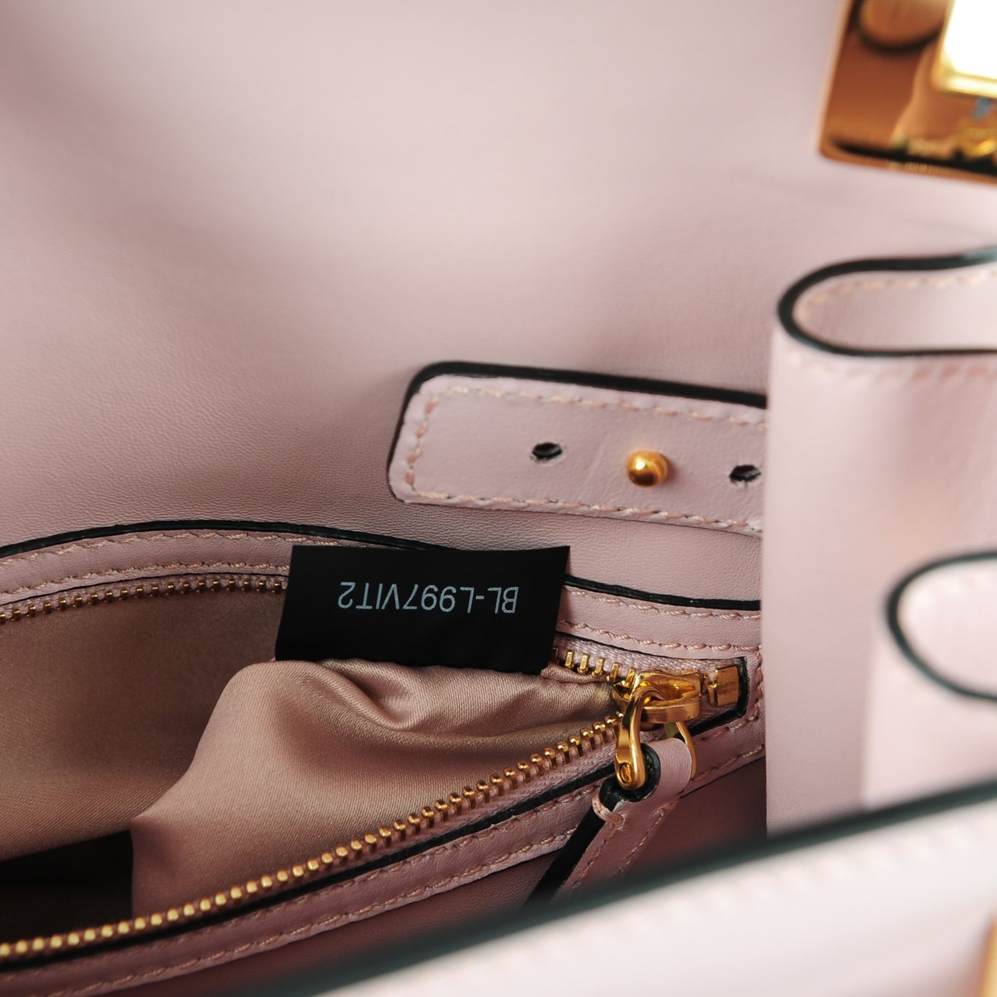 Vitello Small My Rockstud Frame Bag Poudre