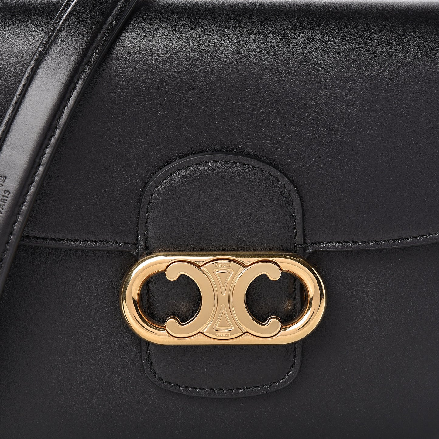 Shiny Calfskin Medium Chain Maillon Triomphe Black