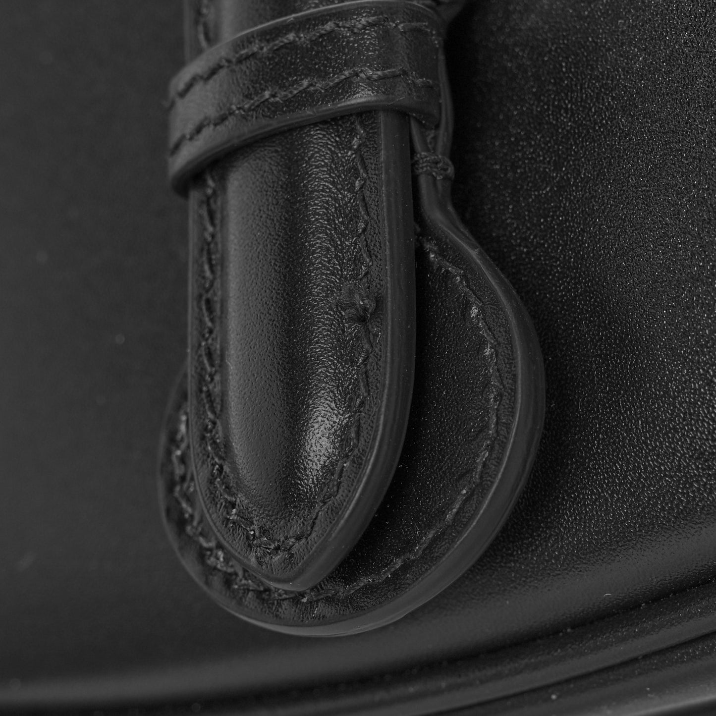 Box Calfskin Medium Bobby Flap Black