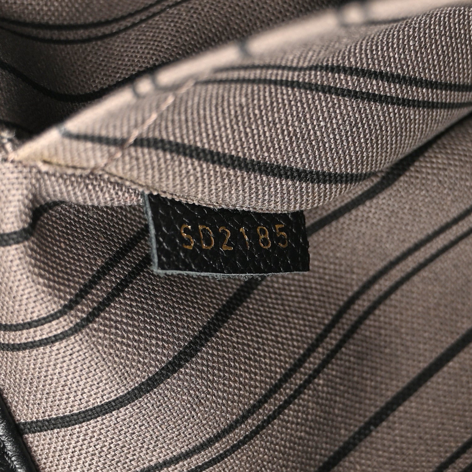 Louis Vuitton Empreinte Montaigne MM Black 8 of 12