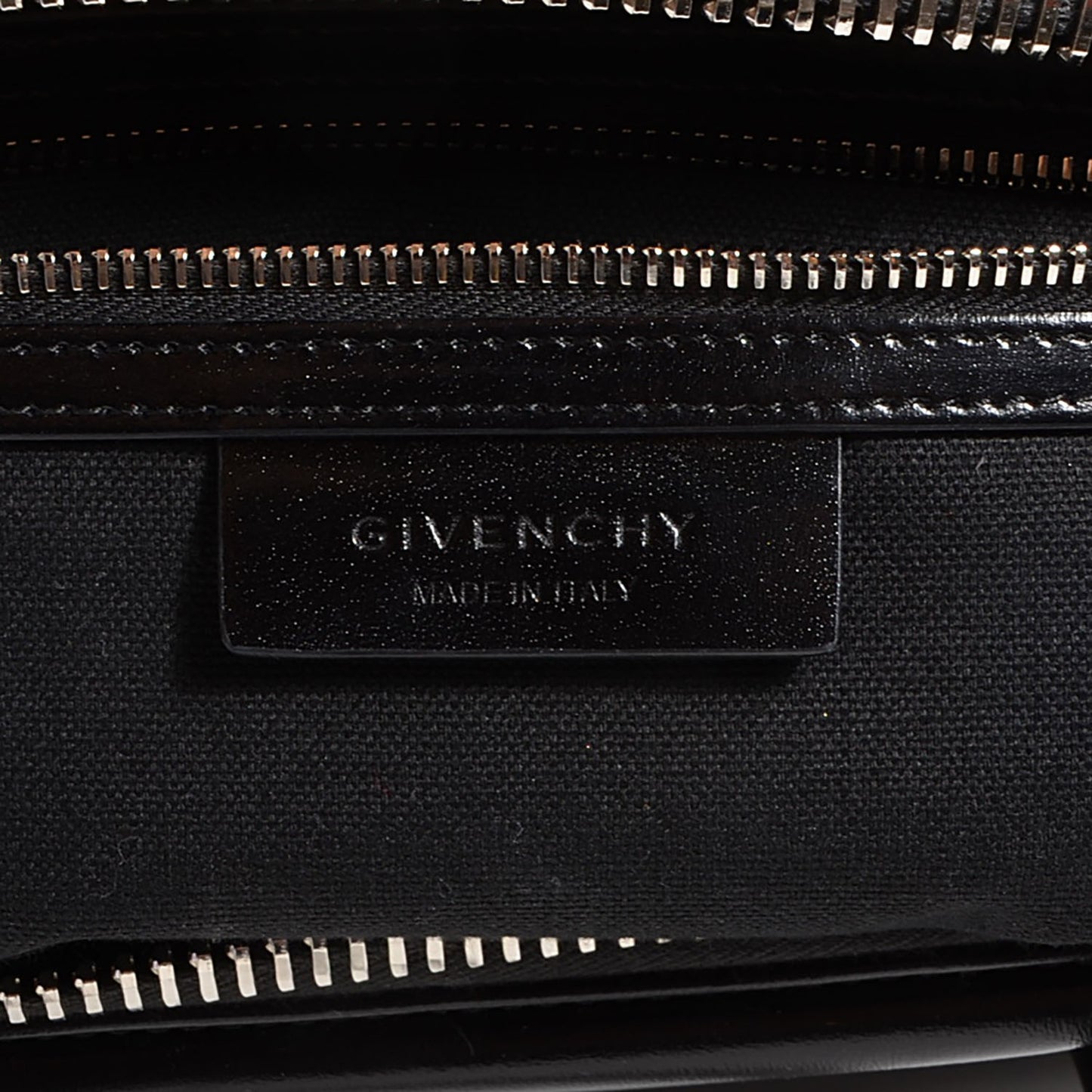 Shiny Lord Calfskin Medium Antigona Black
