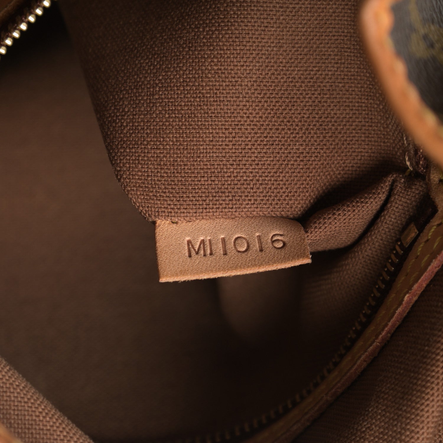 Louis Vuitton Monogram Batignolles Vertical 7 of 17