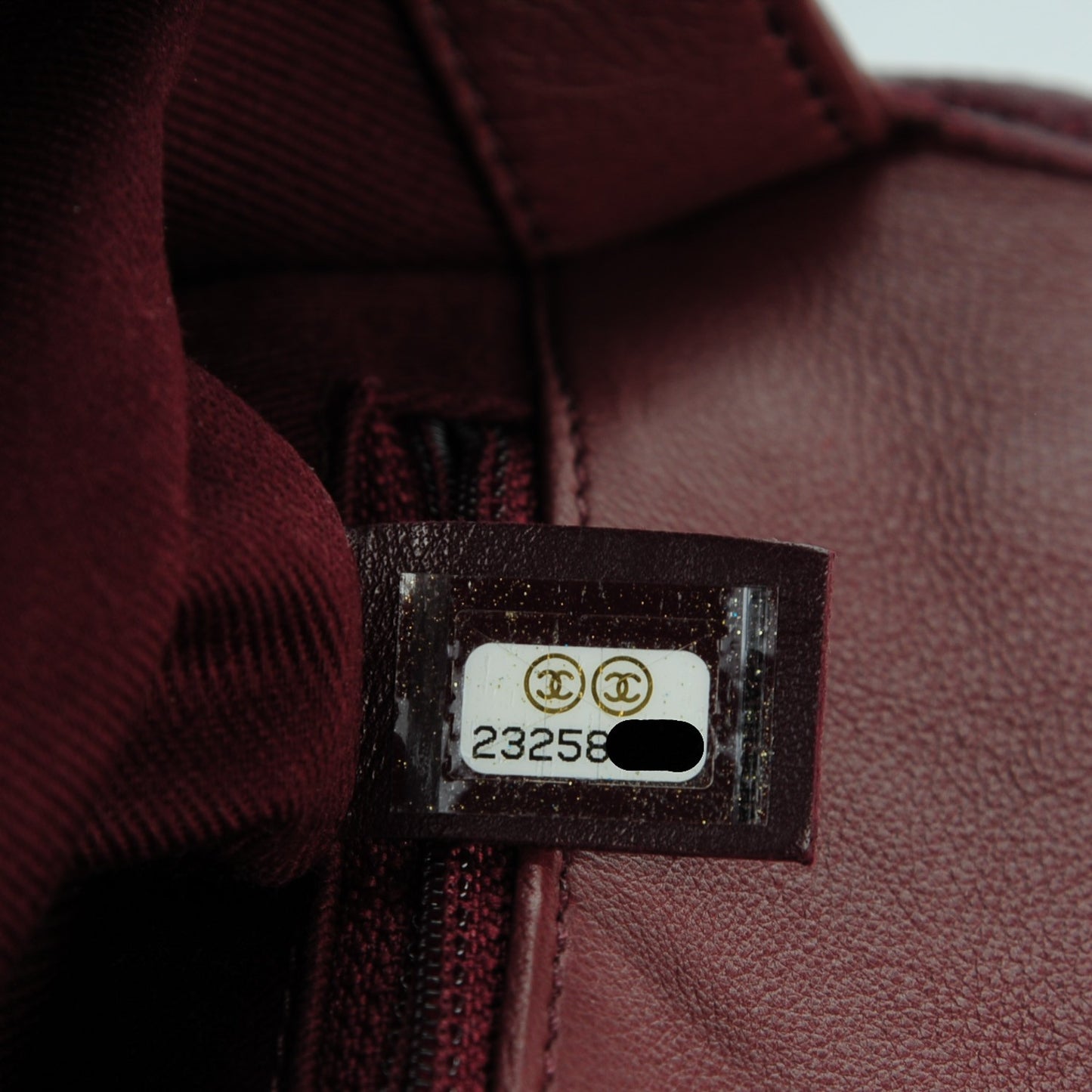 Nubuck Caviar Quilted Medium Daily Carry Messenger Burgundy