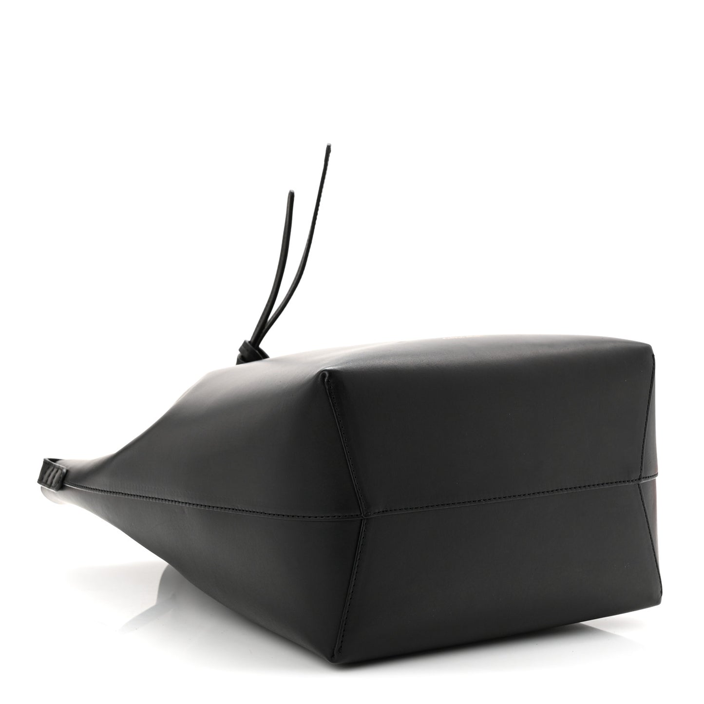 Vegetable Tanned Calfskin Bucket Bag Black Flamma