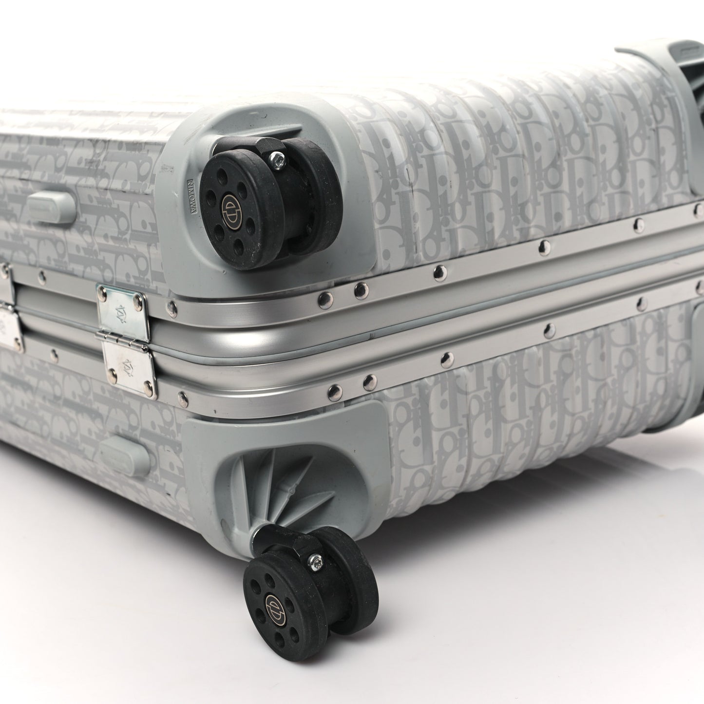 X RIMOWA Aluminum Gradient Cabin Luggage Silver