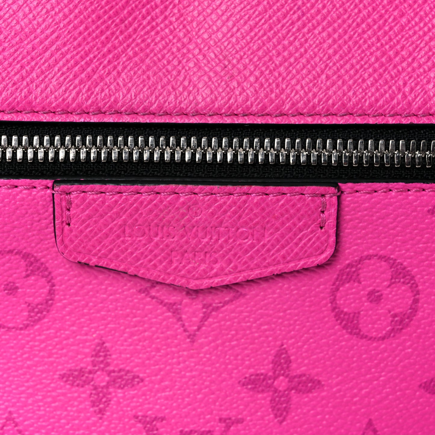 Taigarama Outdoor Messenger Fuchsia