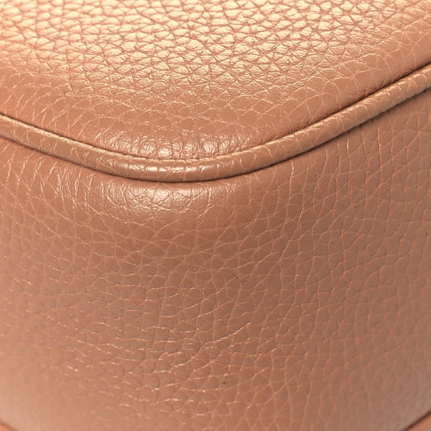 Pebbled Calfskin Small Soho Disco Bag Camelia