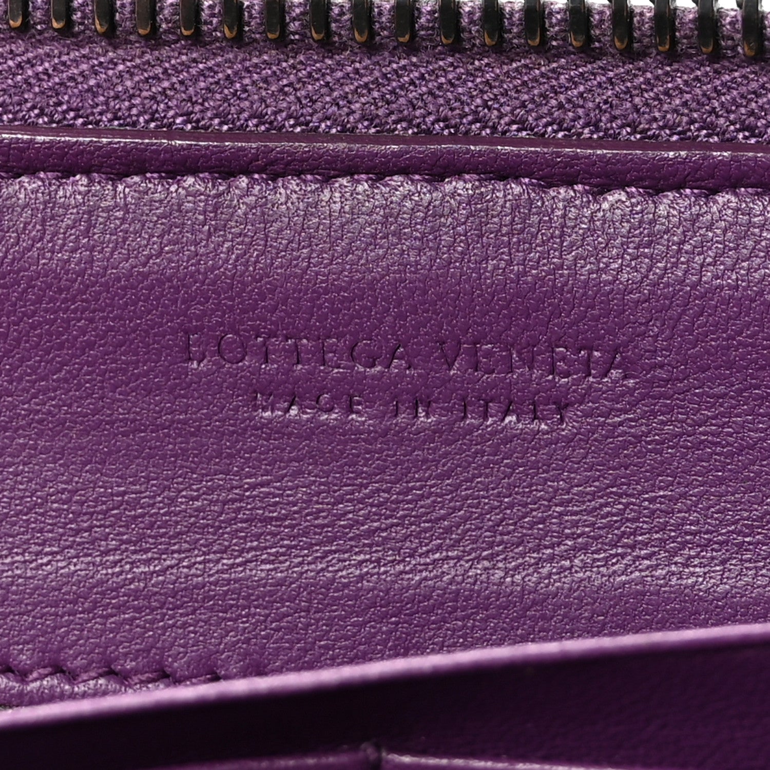 BOTTEGA VENETA パープル三つ折り財布 Bottega Veneta Nappa Intrecciato Zip Around Wallet Aubergine
