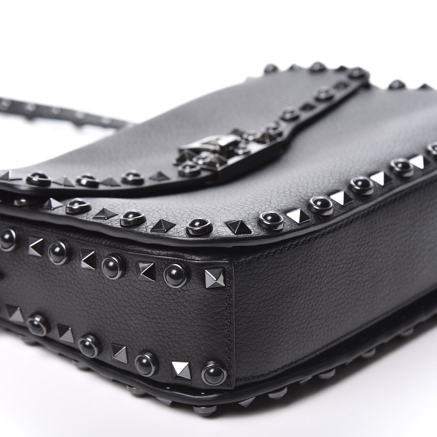 Pebbled Calfskin Onyx Medium Rockstud Rolling Flap Saddle Bag Black
