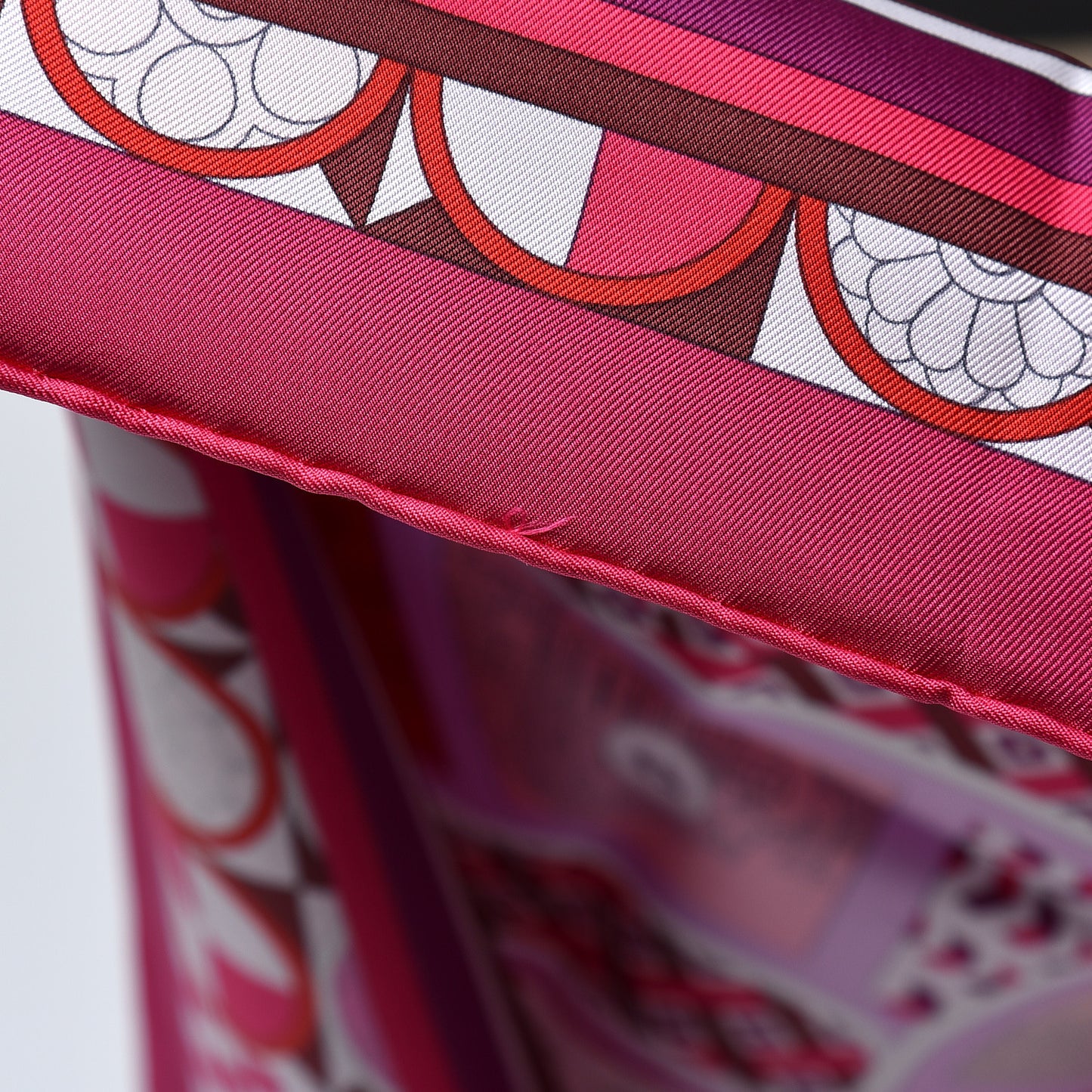 Silk Le Tour Du Monde En 63 Cases Scarf 90 Fuchsia Mauve White