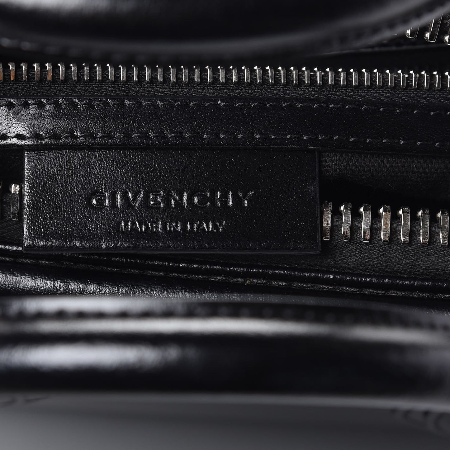 Shiny Lord Calfskin Small Antigona Black