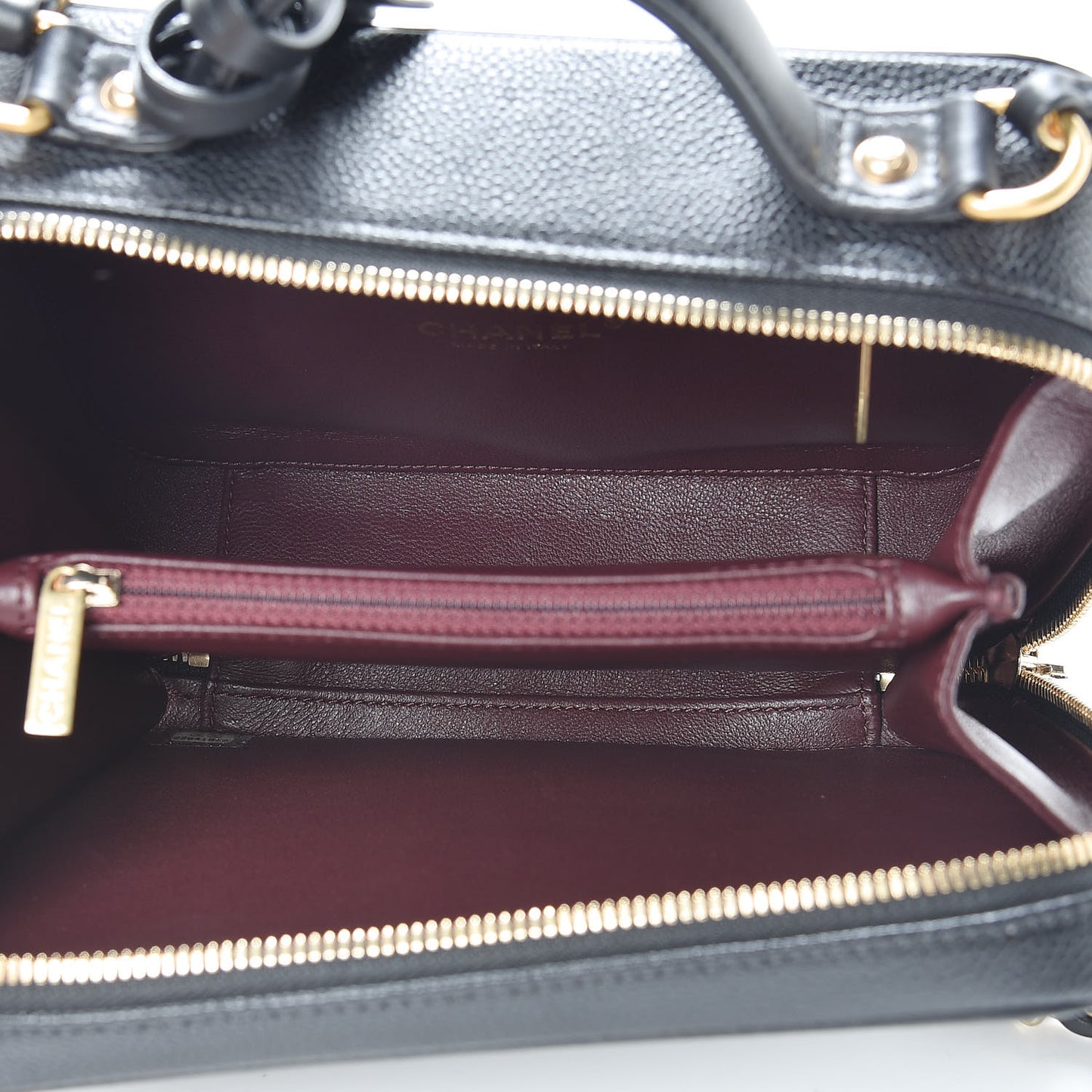Caviar Quilted Medium CC Filigree Vanity Case Black