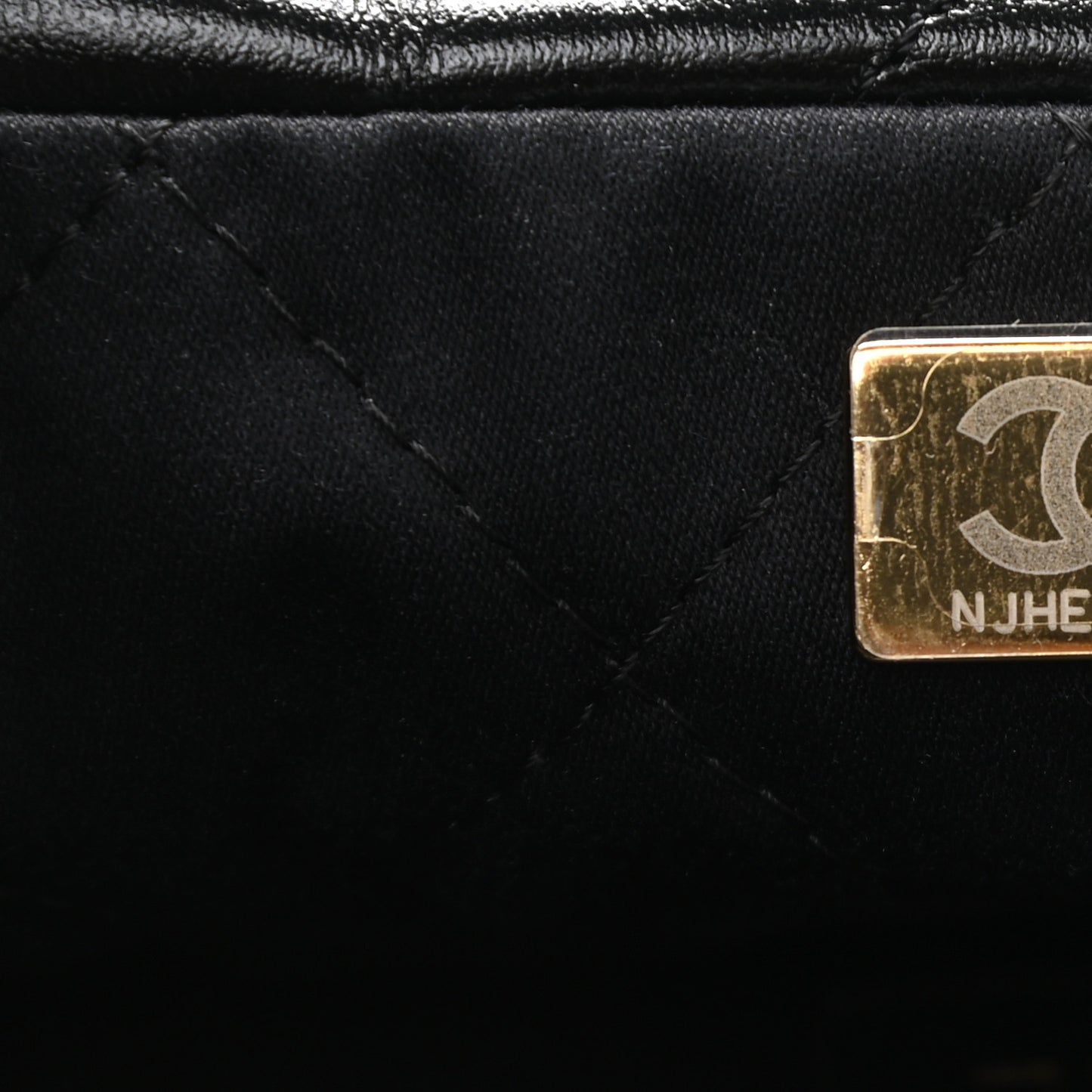 Shiny Calfskin Quilted Chanel 22 Black