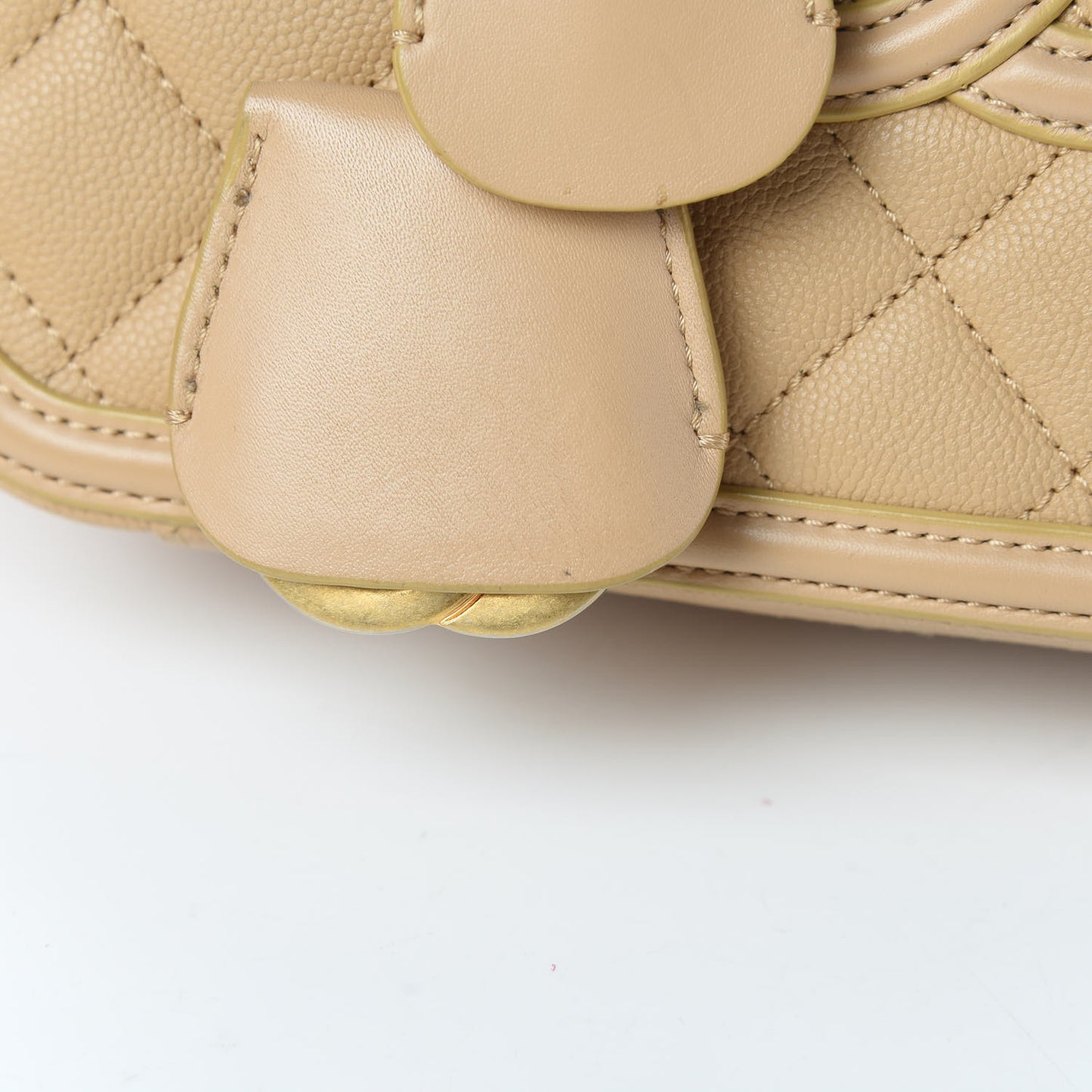 Caviar Quilted Medium CC Filigree Vanity Case Beige