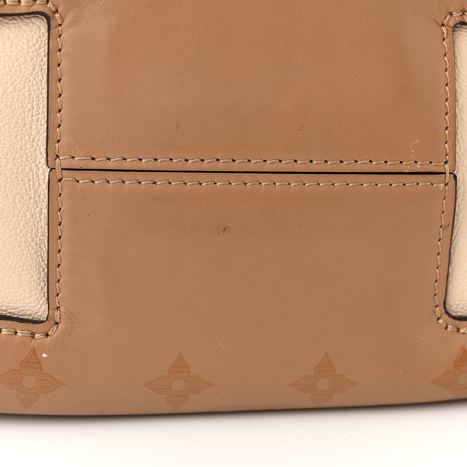 Louis Vuitton Cuir Plume Cuir Ecume Very Hobo Sesame Creme 10 of 12