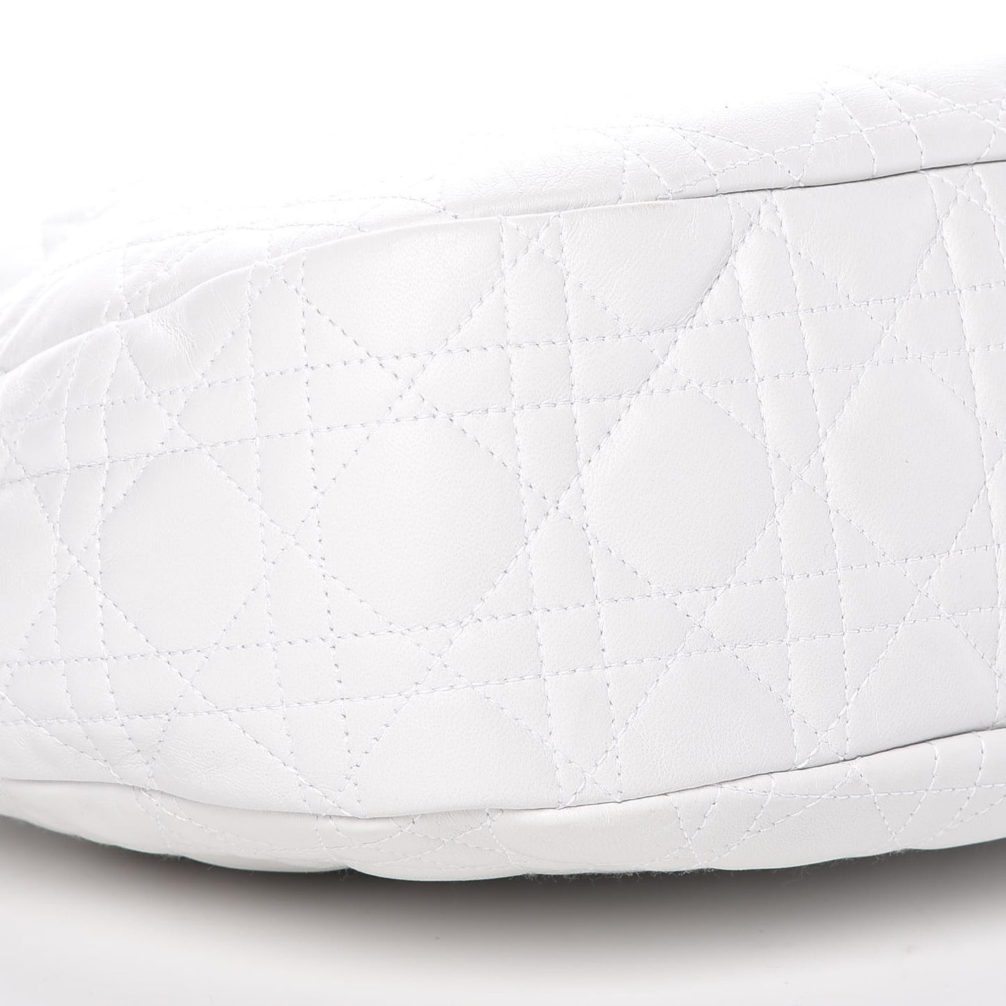 Lambskin Cannage Medium Dior Soft Hobo White