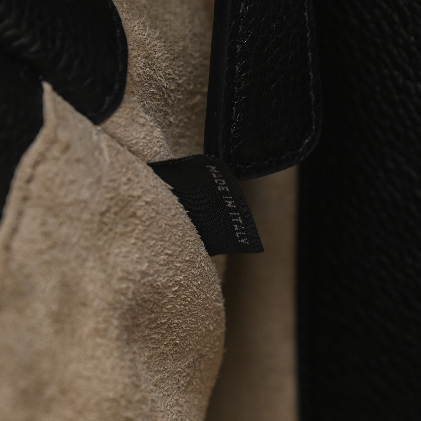 Vitello Daino Shoulder Bag Black
