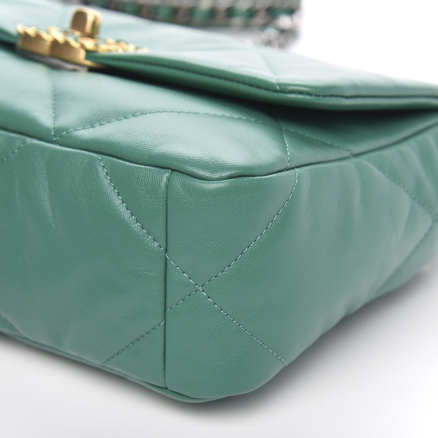 Lambskin Quilted Medium 19 Flap Green