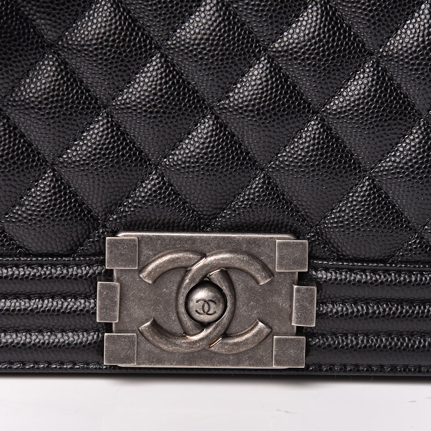 Caviar Quilted Medium Boy Flap Black