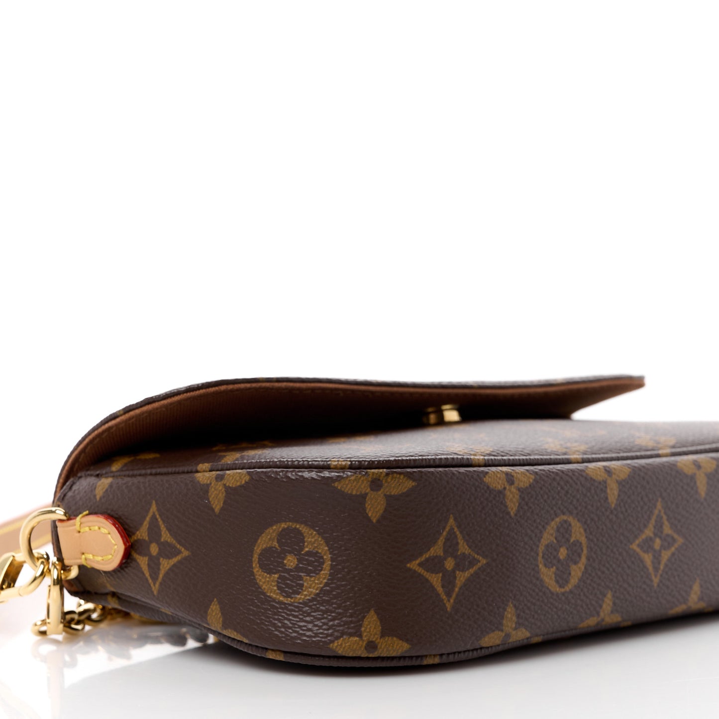 Monogram Ivy Wallet On Chain