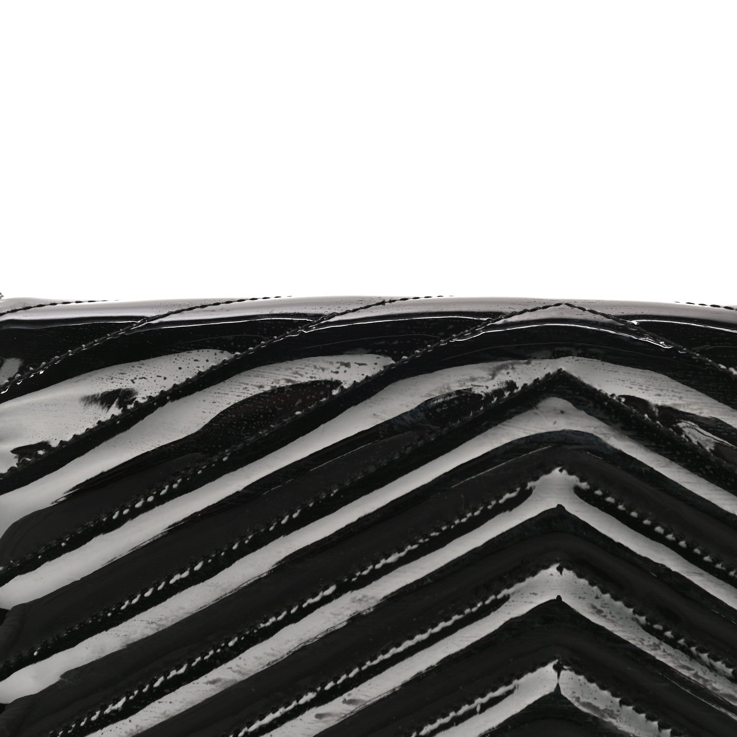 Saint Laurent Patent Matelasse Chevron Monogram Chain Wallet Black 17 of 18