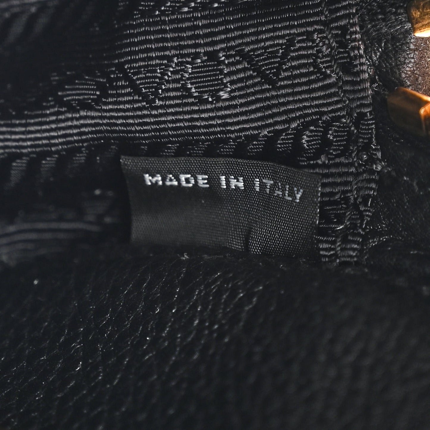 Vitello Daino Logo Belt Bag Black