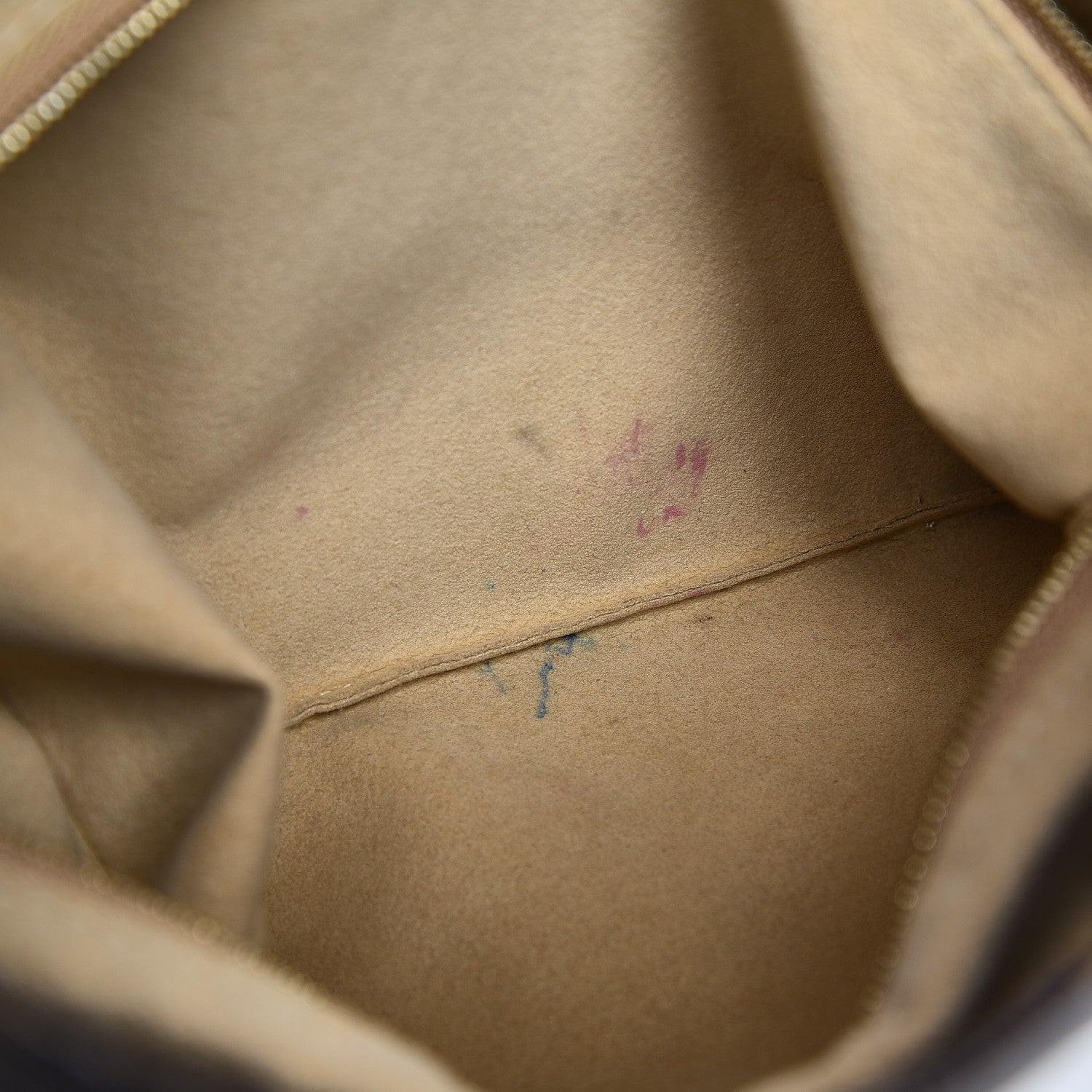 Louis Vuitton Monogram Artsy MM 9 of 11
