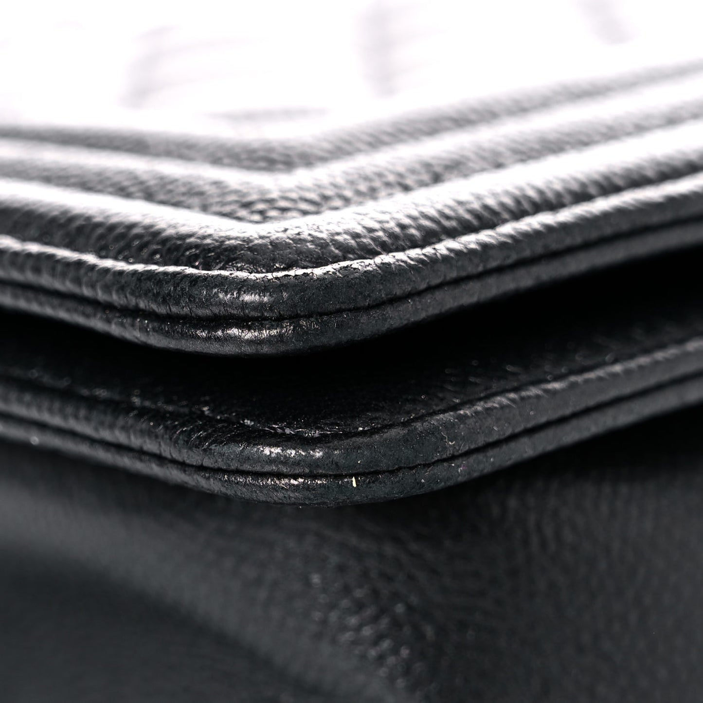 Caviar Quilted Medium Boy Flap So Black