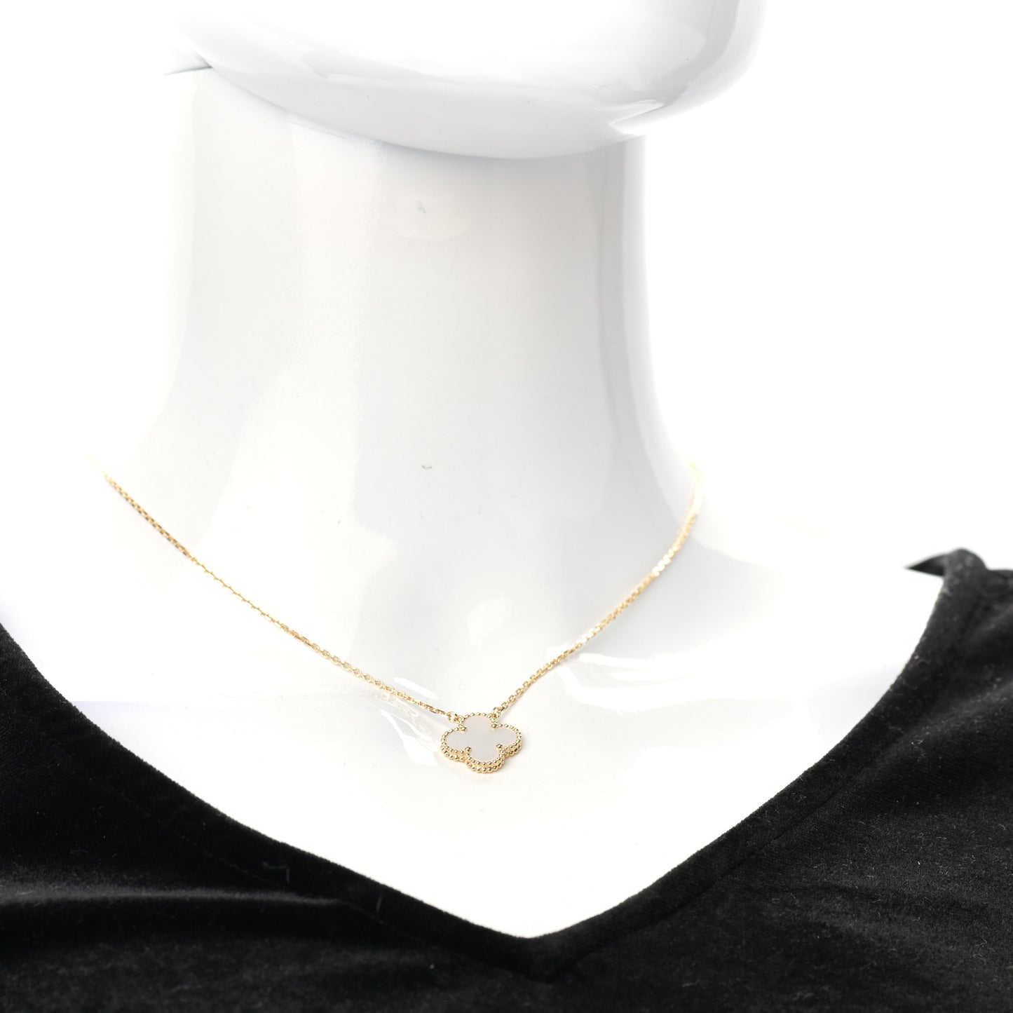 18K Yellow Gold Mother of Pearl Vintage Alhambra Pendant Necklace