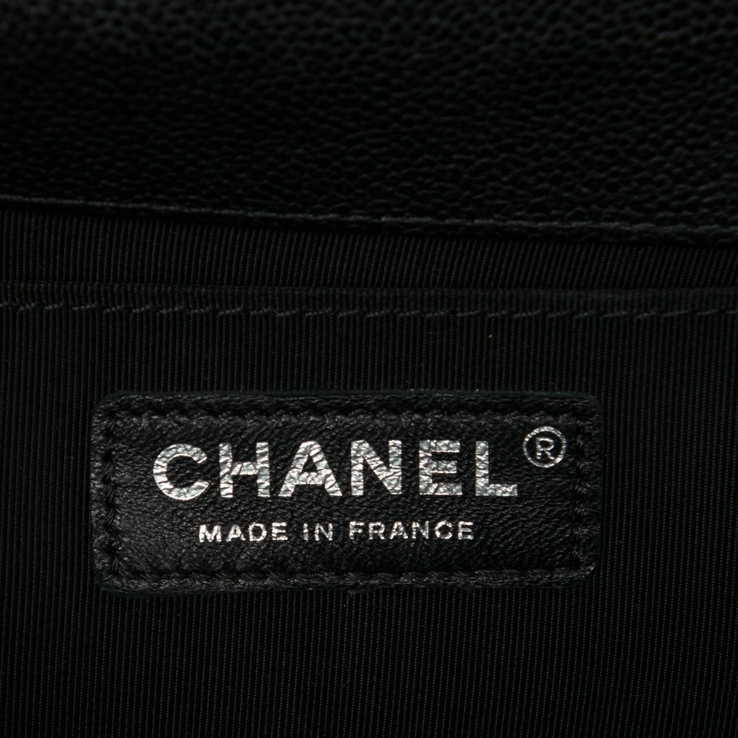 Caviar Quilted Medium Boy Flap Black