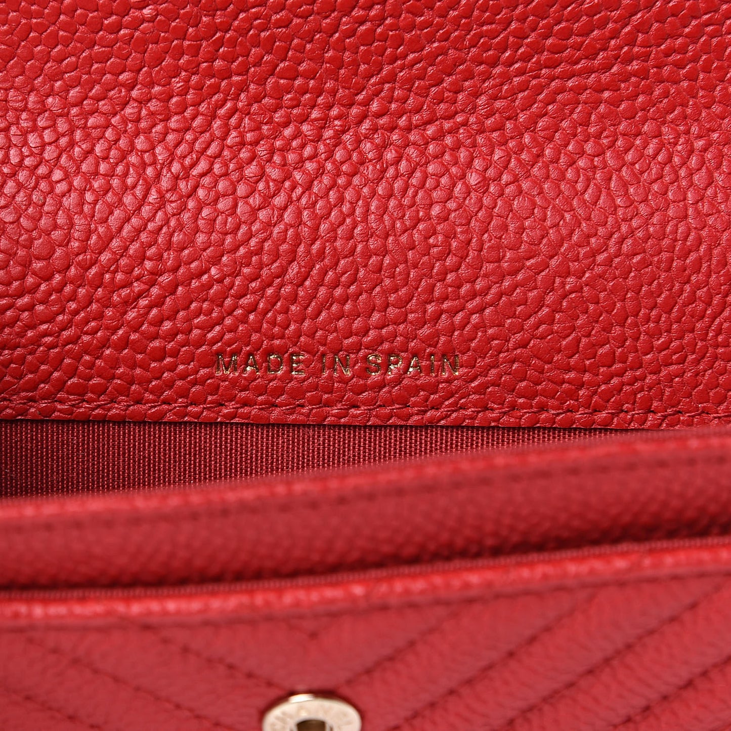 Caviar Chevron Quilted Boy Flap Card Holder Red