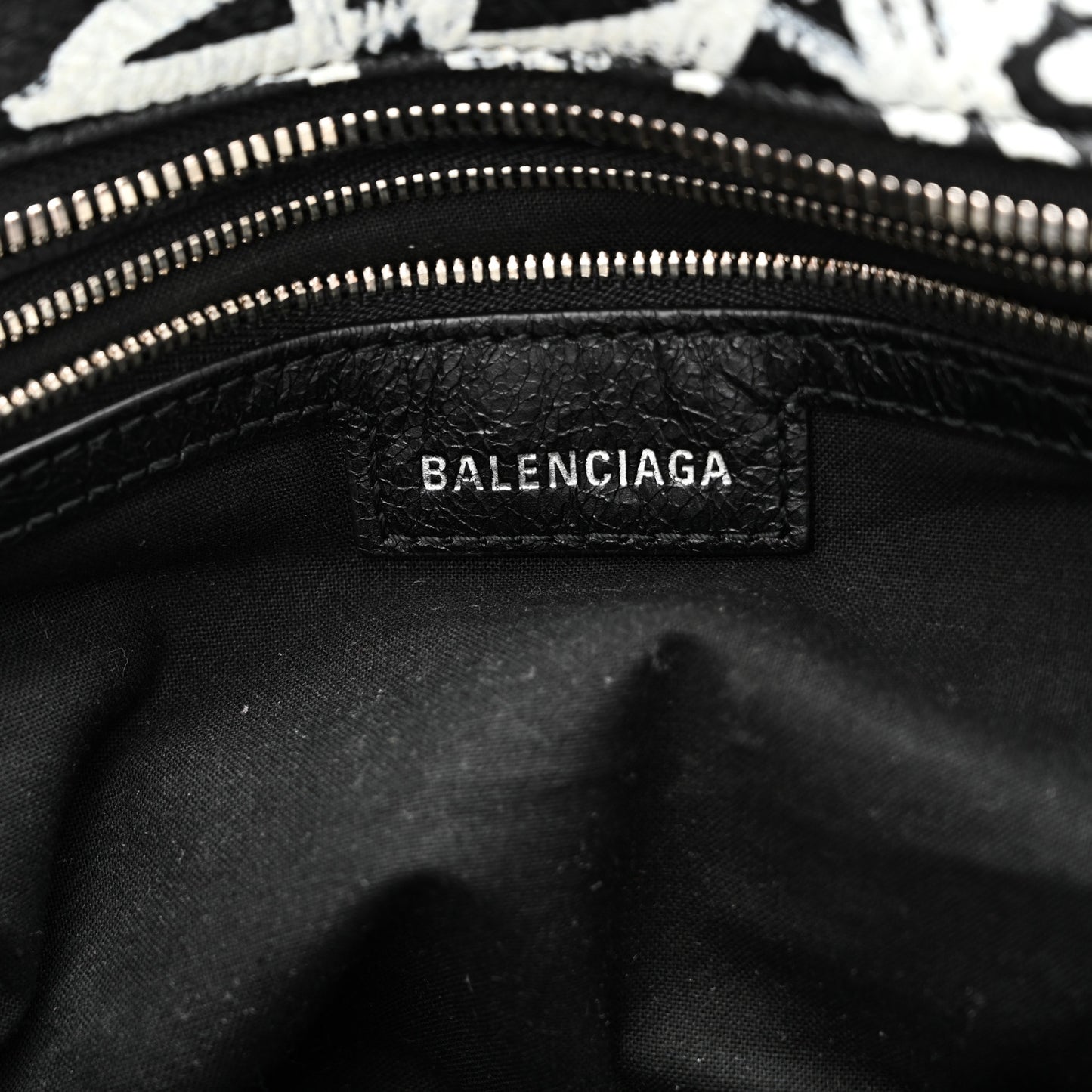 Agneau Arena Graffiti Neo Cagole City Handbag Black White