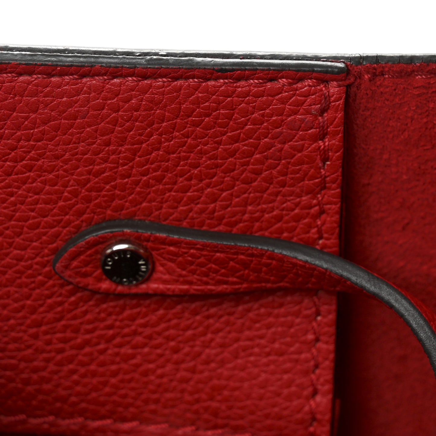 Calfskin Lockme Bucket Rubis