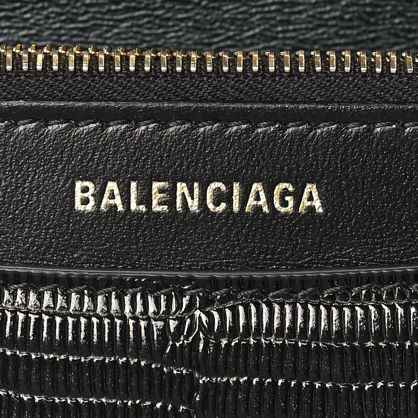 Patent Lizard Embossed B Wallet On Chain Black