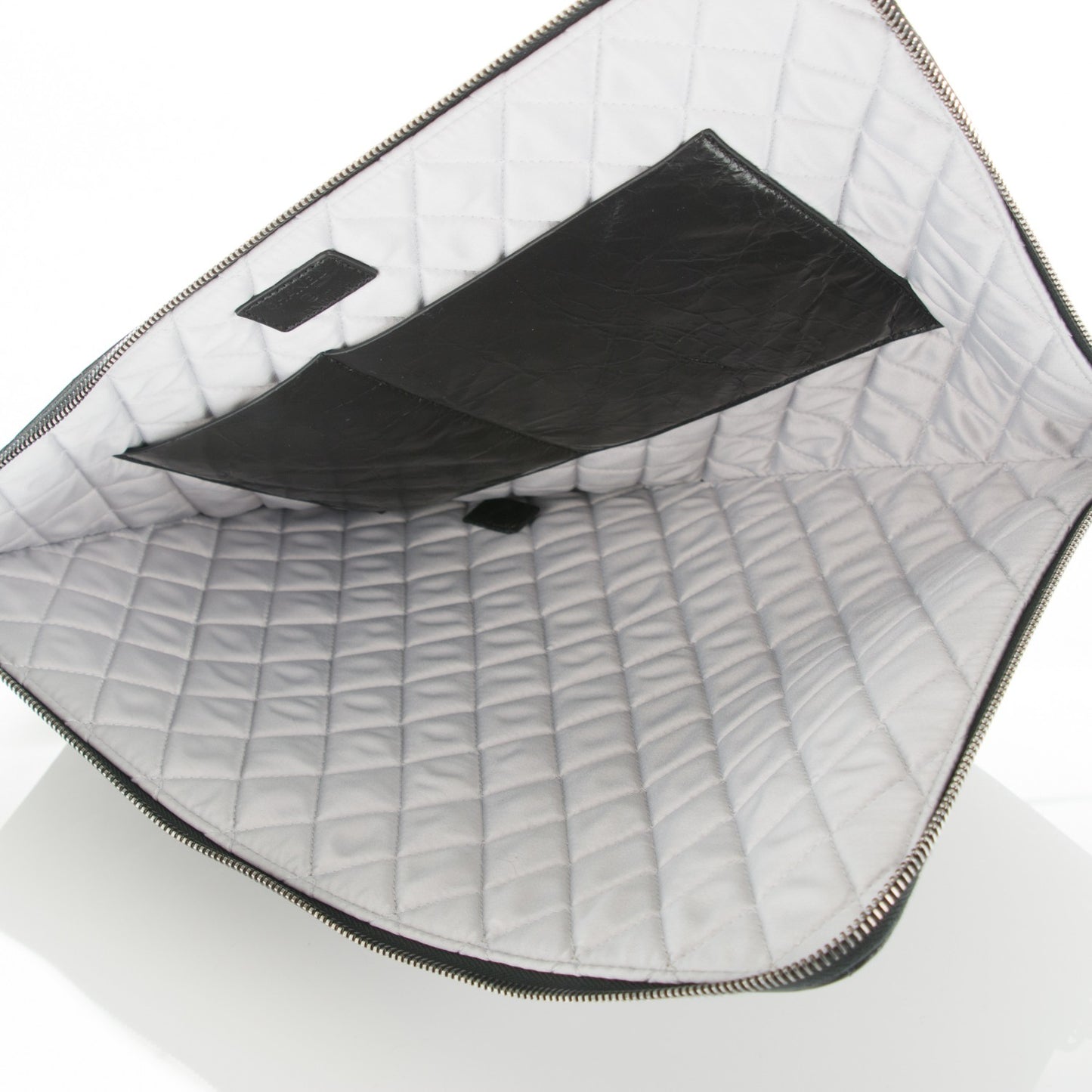 Crumpled Lambskin Quilted Large Slide Pouch Black