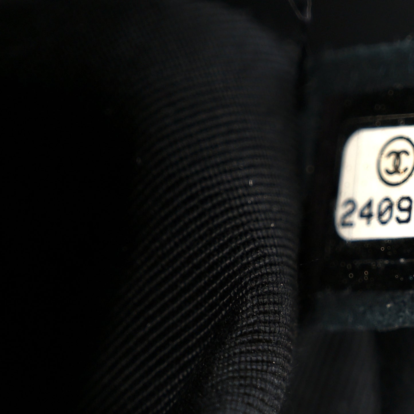 Caviar Quilted Medium Boy Flap So Black