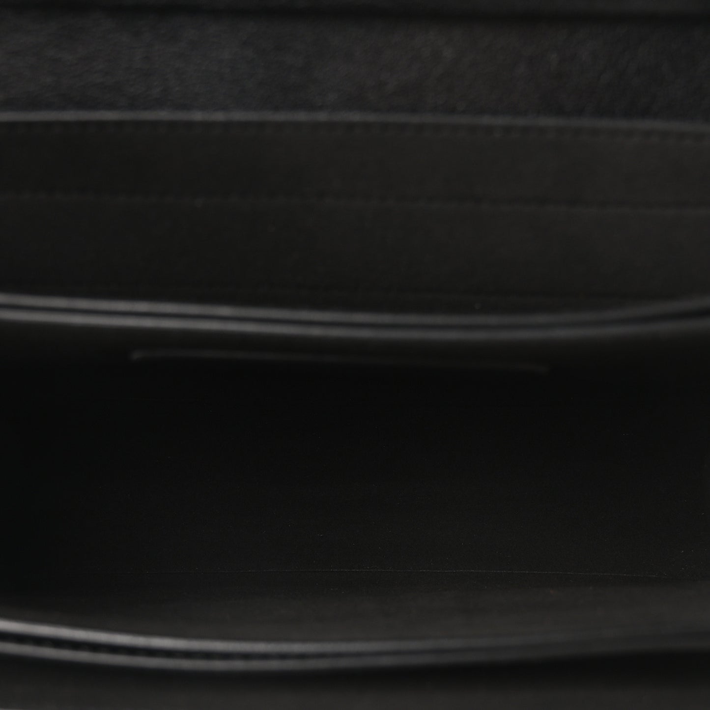 Goatskin Grommet Medium GV3 Shoulder Bag Black