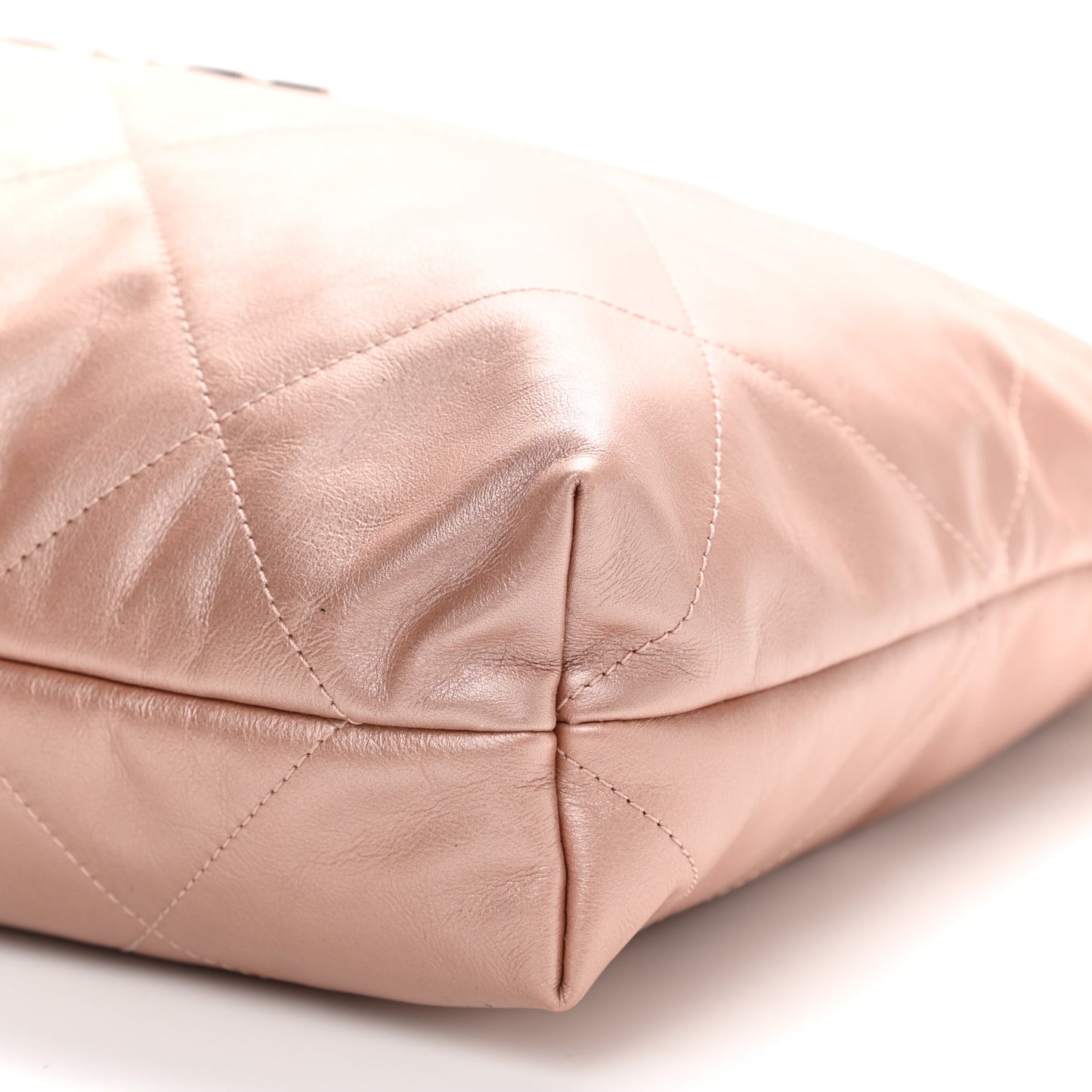 Metallic Calfskin Quilted Chanel 22 Pink
