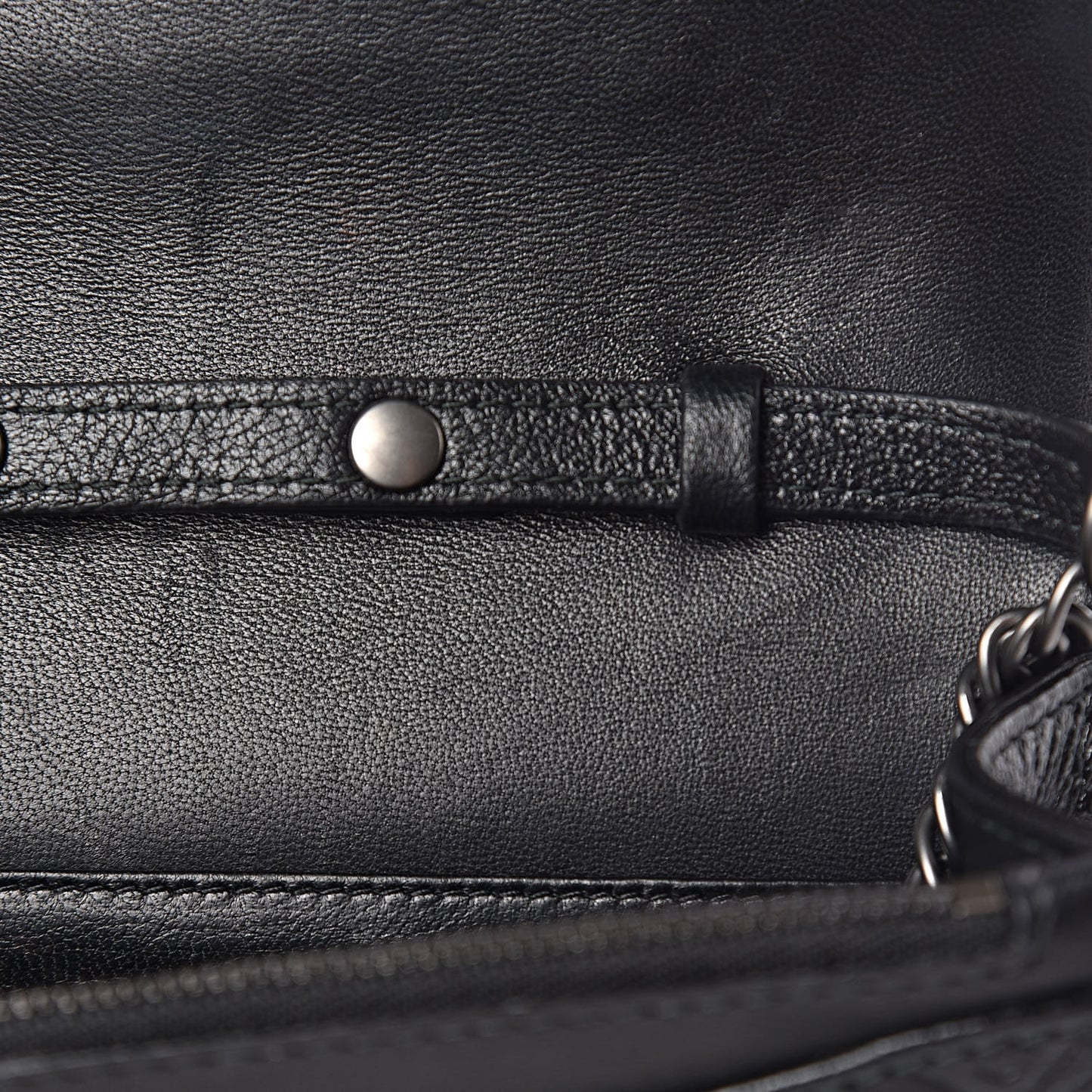 Shiny Goatskin Logo Embossed Monochrome BB Wallet On Chain Black